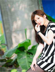 《后入国产女教师-公和我乱爽死我A片》
