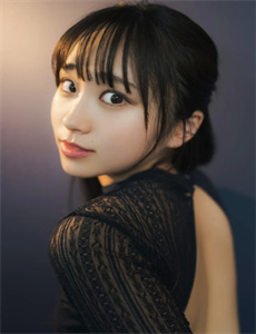 《亚洲成 人图片综合网-血色玫瑰之女子别动队》