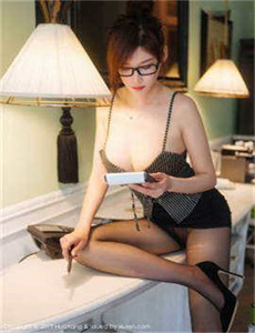 《妺妺窝人体色WWW图片-雷安车乳液画面有喝奶的图片》