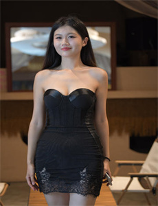 《扒开两腿中间缝流白浆在线看-季佳熙》