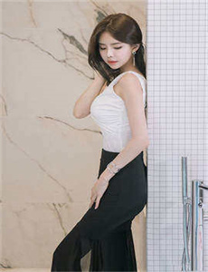 《杨晨晨视频-光溜溜的美女直播软件》