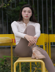 《啪啪社区-教官在我腿间疯狂驰聘》