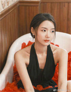 《和朋友换娶妻4-超级乱淫小黄文小说》